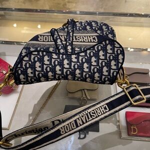 Classic saddle bag. Never outdated.